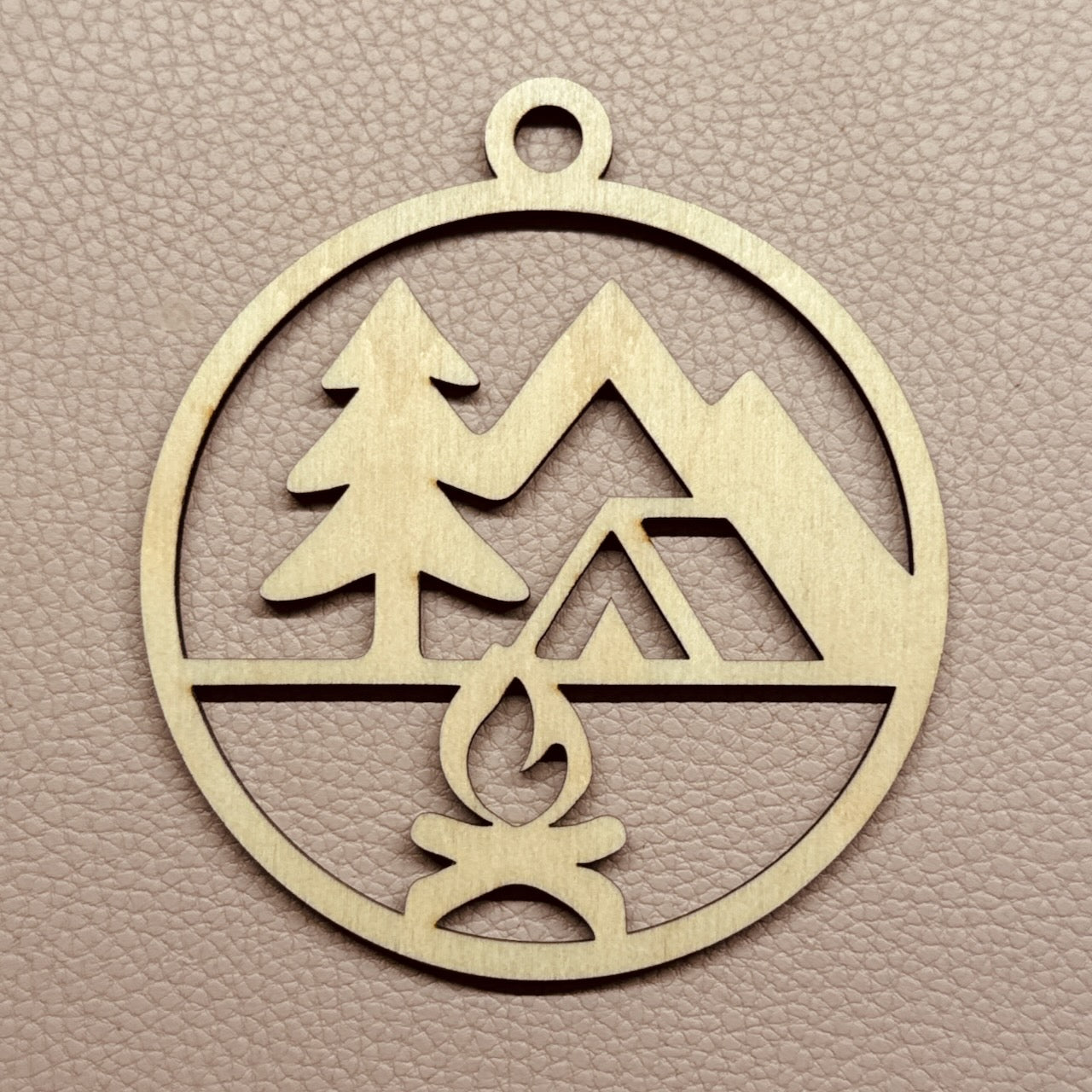 Holzanhänger „Outdoor Edition Zelt“ – Naturmotive für Camper, Vanlife & Zuhause